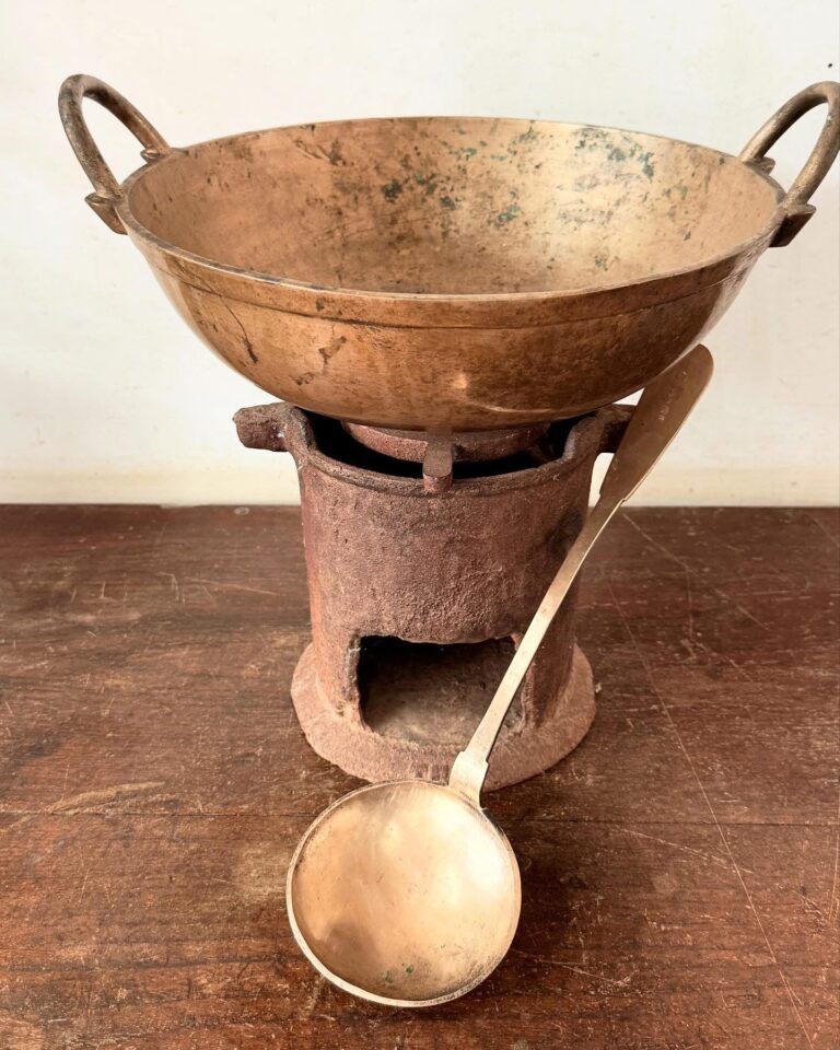 Chettinadu Royals White bronze Solid Kadai with bell metal ladle - Image 2