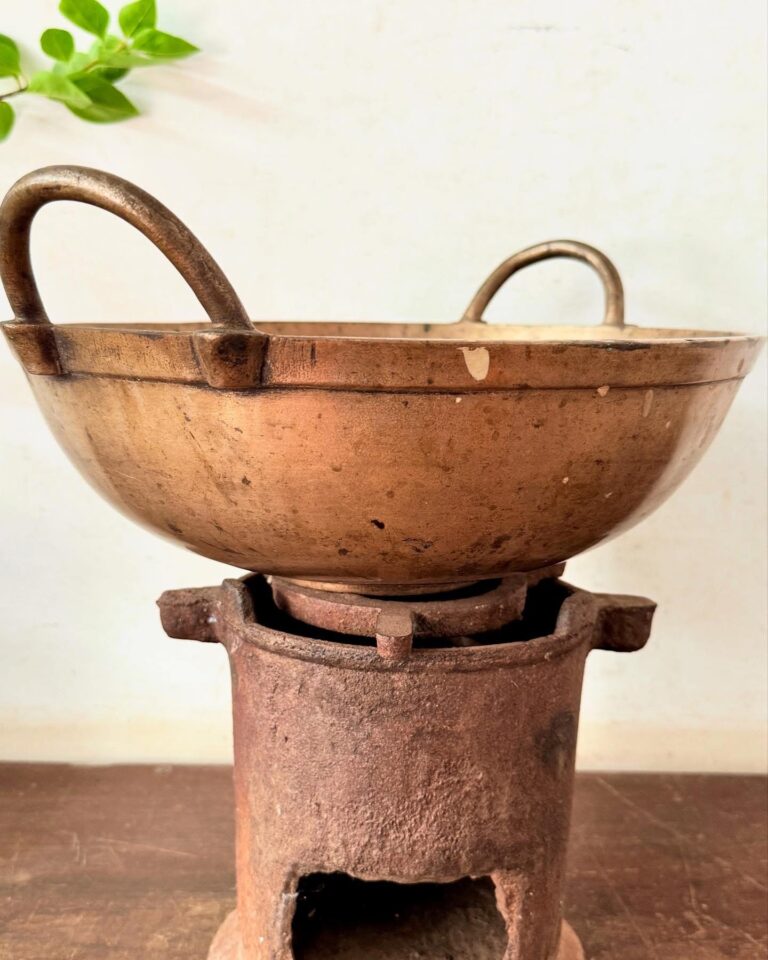 Chettinadu Royals White bronze Solid Kadai with bell metal ladle - Image 4