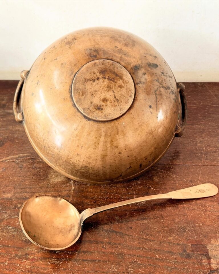 Chettinadu Royals White bronze Solid Kadai with bell metal ladle - Image 6