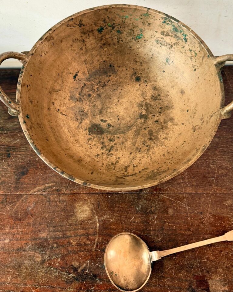 Chettinadu Royals White bronze Solid Kadai with bell metal ladle - Image 9