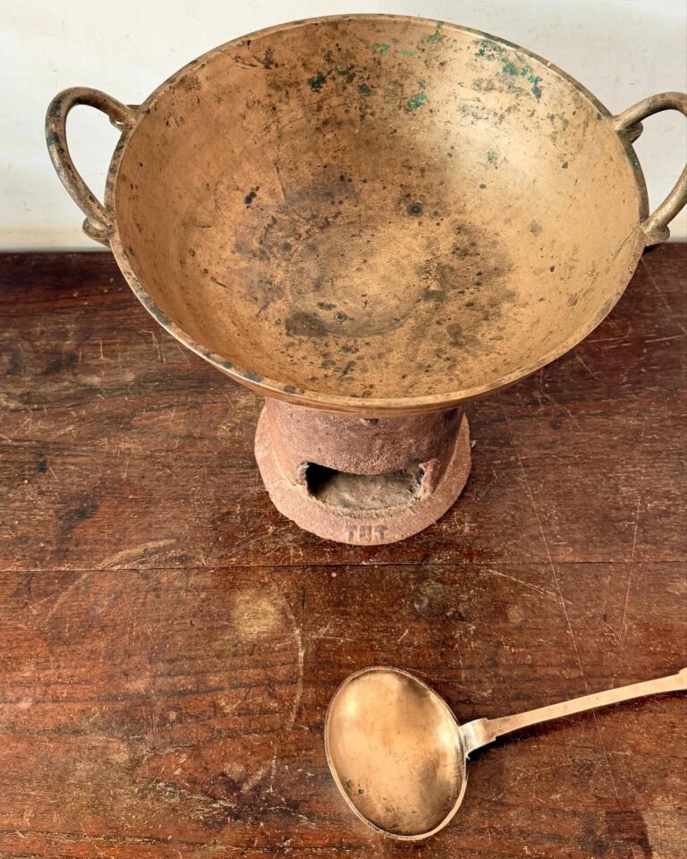 Chettinadu Royals White bronze Solid Kadai with bell metal ladle - Image 7