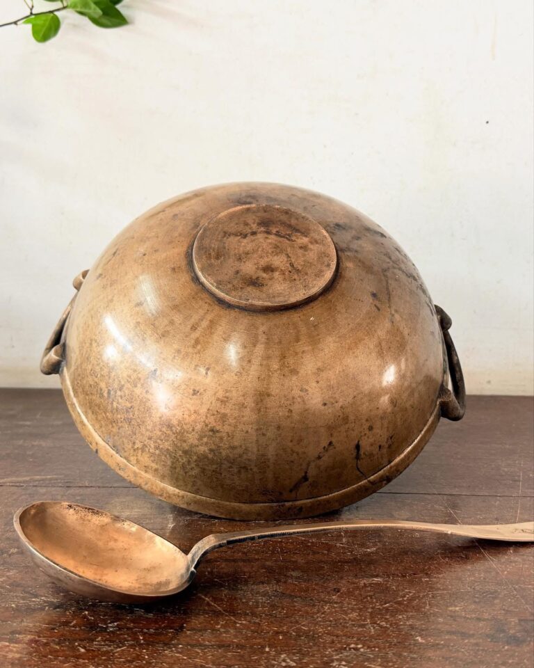Chettinadu Royals White bronze Solid Kadai with bell metal ladle - Image 8
