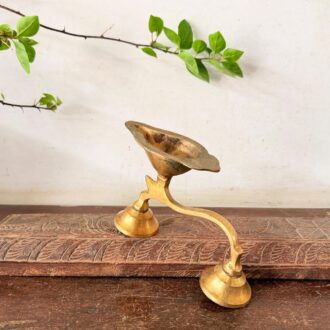 Rarest Sanghu arty lamp deep trough oil head superior Golden bronze