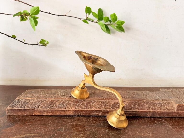 Rarest Sanghu arty lamp deep trough oil head superior Golden bronze