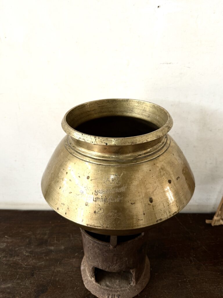 Classic 100 years old Dekaha Vengala Ponga Thavalai superior Golden bronze - Image 11