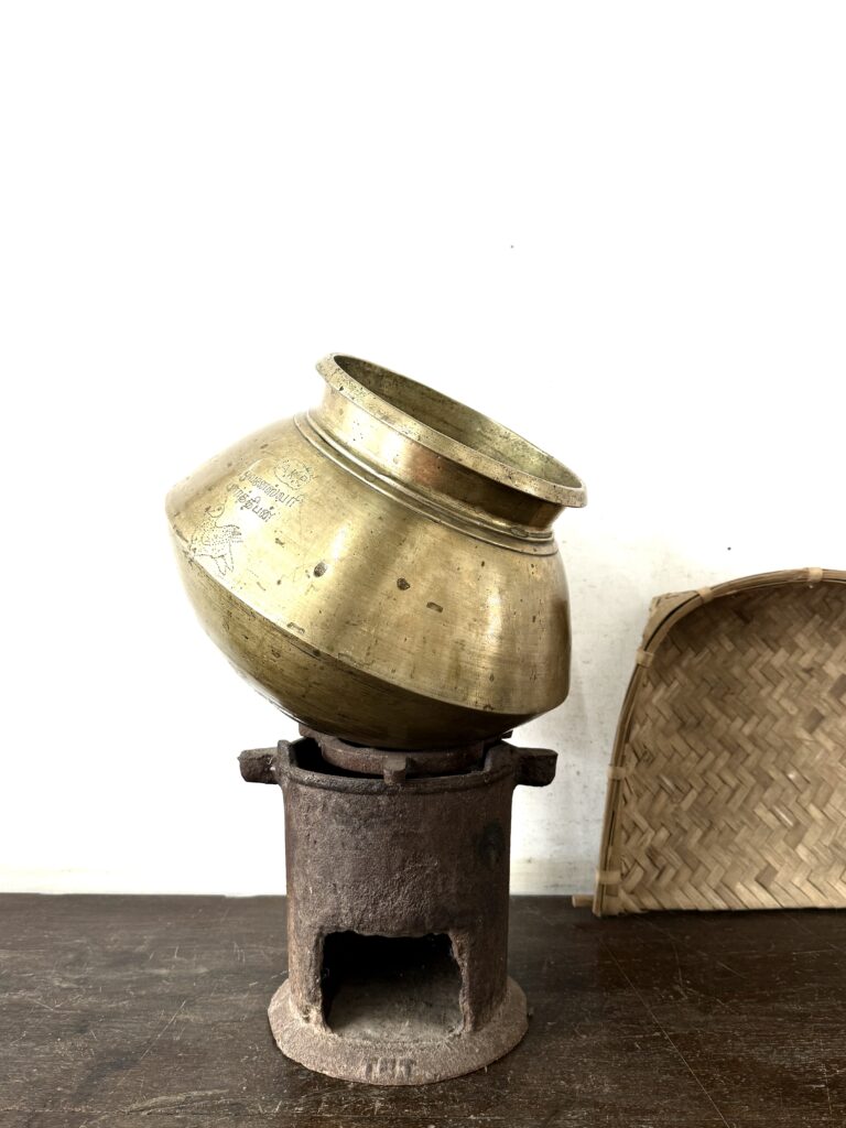 Classic 100 years old Dekaha Vengala Ponga Thavalai superior Golden bronze - Image 2