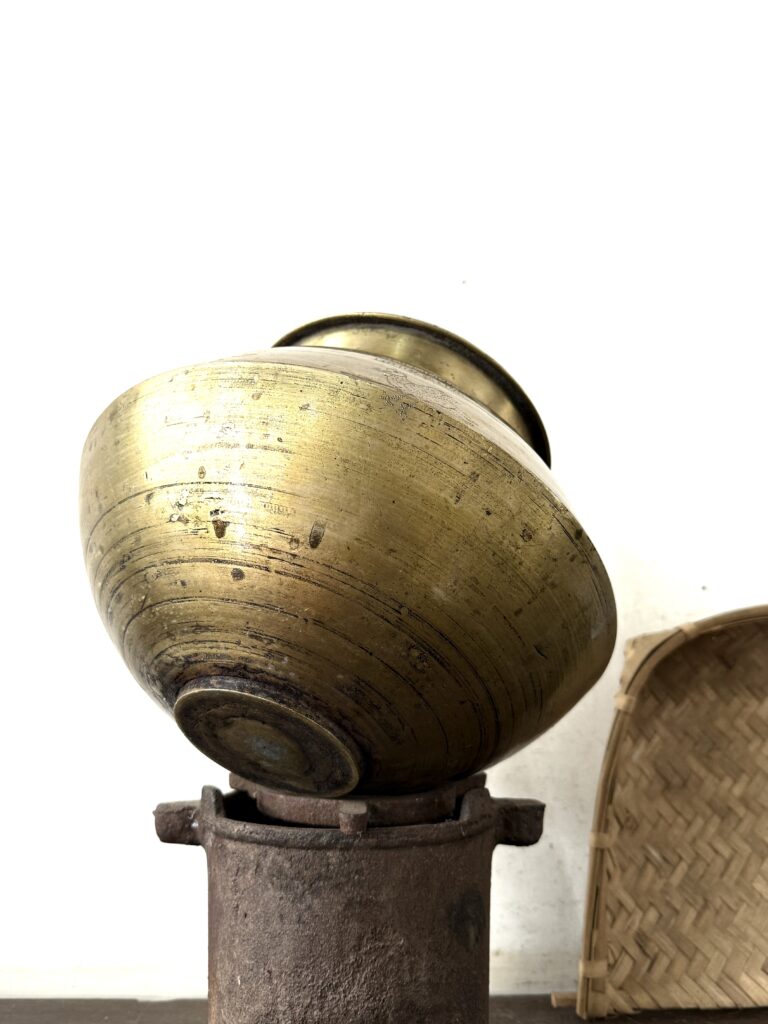 Classic 100 years old Dekaha Vengala Ponga Thavalai superior Golden bronze - Image 3