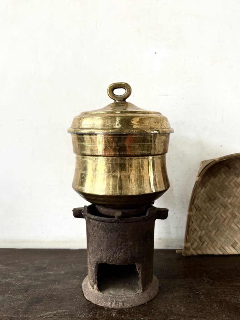 Antique Golden brass Kongunadu Idly steamer unused 6 inundations to make 6 idlys - Image 2