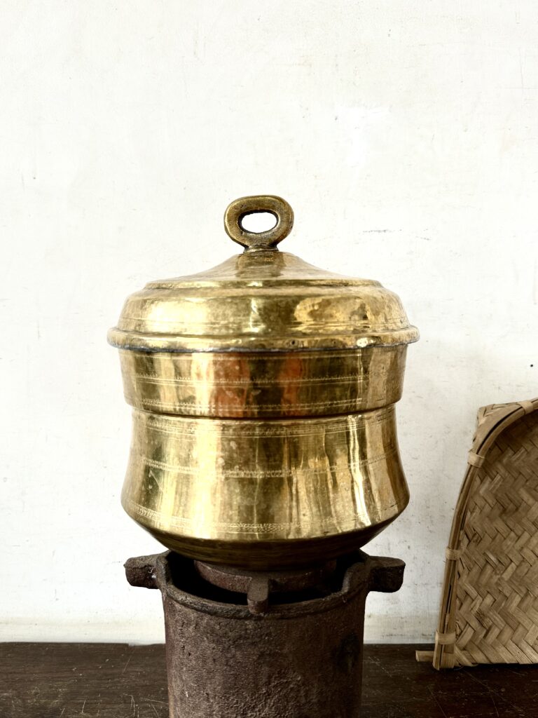 Antique Golden brass Kongunadu Idly steamer unused 6 inundations to make 6 idlys - Image 4