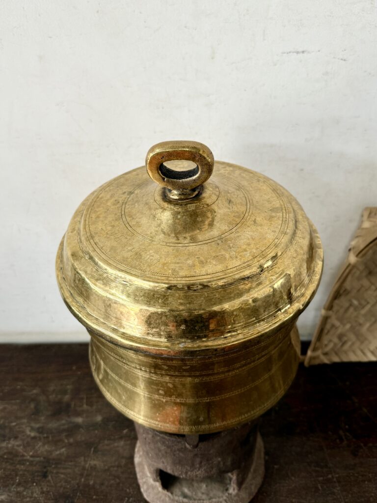 Antique Golden brass Kongunadu Idly steamer unused 6 inundations to make 6 idlys - Image 5
