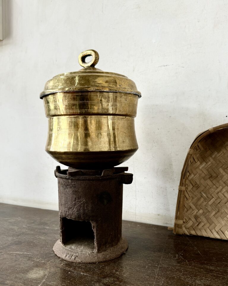 Antique Golden brass Kongunadu Idly steamer unused 6 inundations to make 6 idlys - Image 3