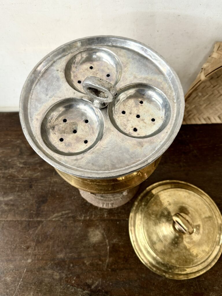Antique Golden brass Kongunadu Idly steamer unused 6 inundations to make 6 idlys - Image 6