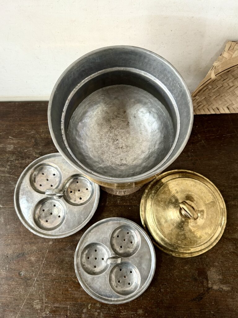 Antique Golden brass Kongunadu Idly steamer unused 6 inundations to make 6 idlys - Image 8