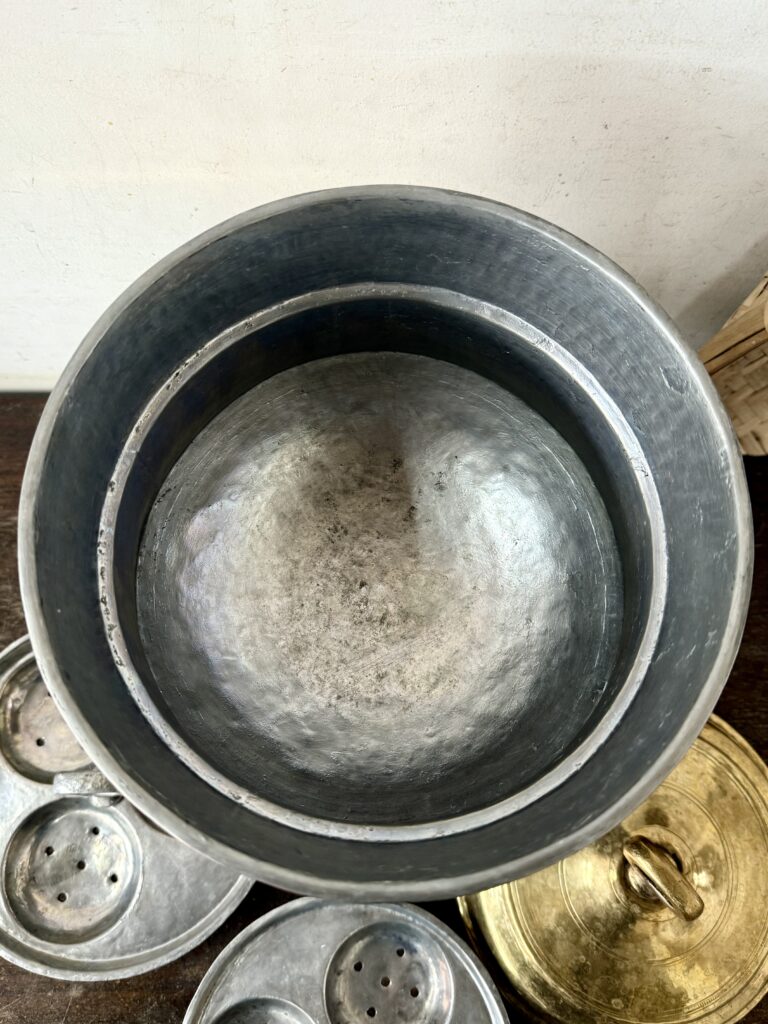 Antique Golden brass Kongunadu Idly steamer unused 6 inundations to make 6 idlys - Image 9