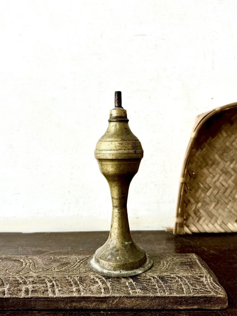 Kolop Kerosene wick lamp golden bronze with beautiful arch wave pattern - Image 2