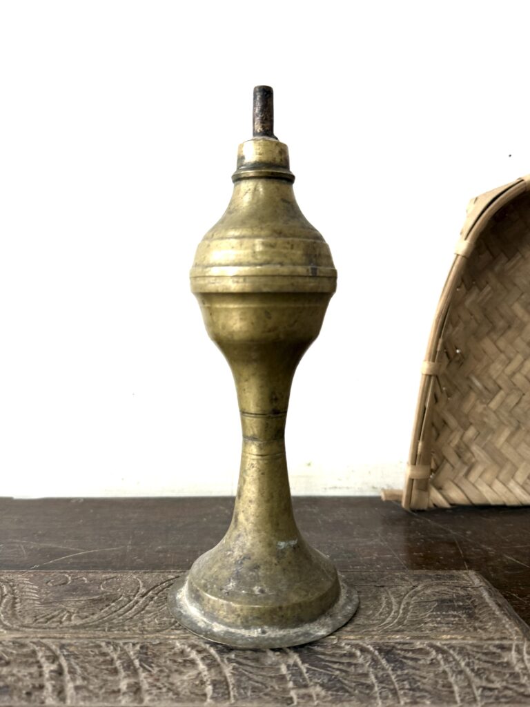 Kolop Kerosene wick lamp golden bronze with beautiful arch wave pattern - Image 4