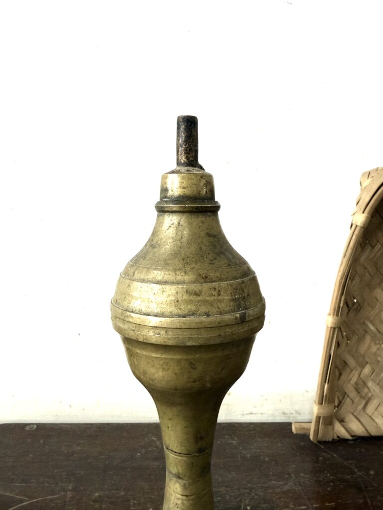 Kolop Kerosene wick lamp golden bronze with beautiful arch wave pattern - Image 6