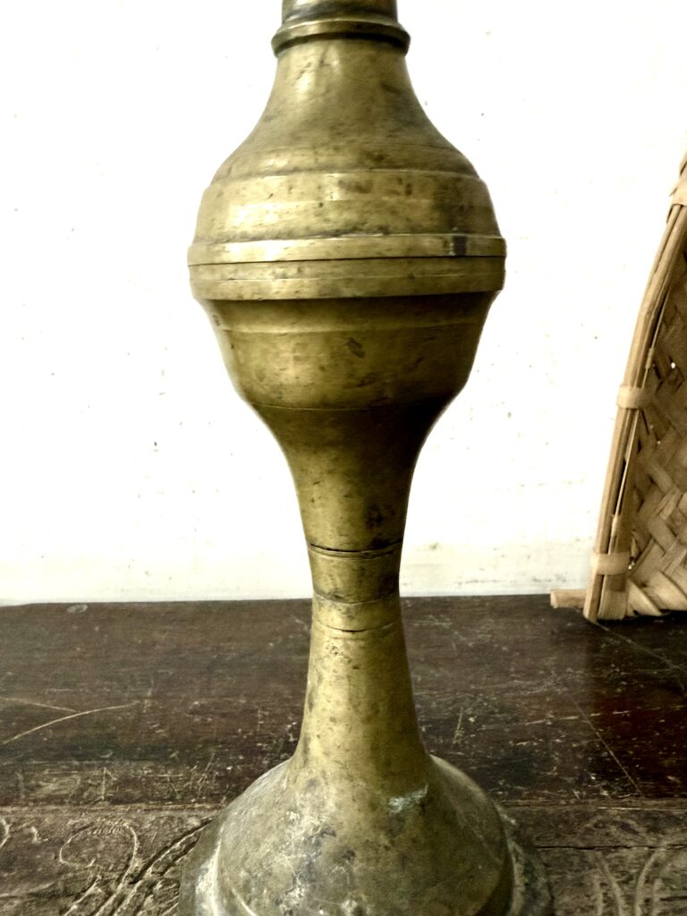 Kolop Kerosene wick lamp golden bronze with beautiful arch wave pattern - Image 5