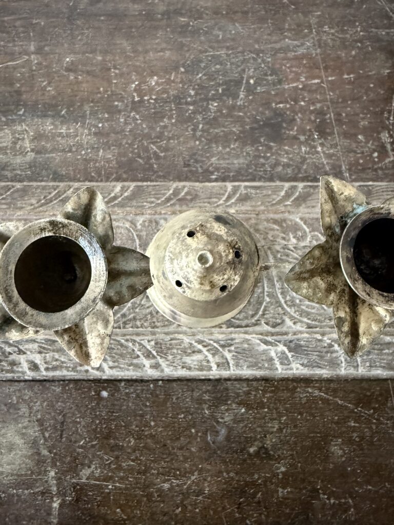 Classic brass twin candle bars with incense burner - Image 5
