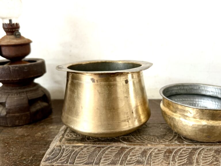 Classic compact reheat and serveware set of three tinned brass vessels - Image 2