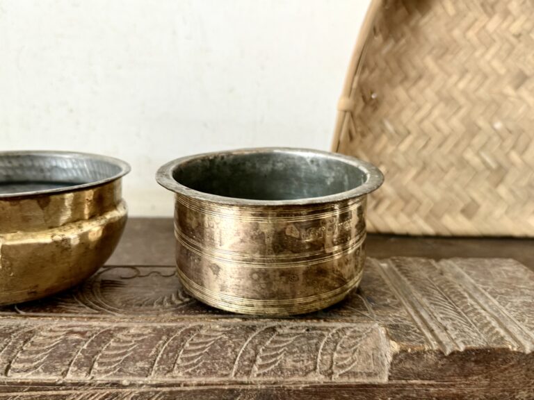 Classic compact reheat and serveware set of three tinned brass vessels - Image 3