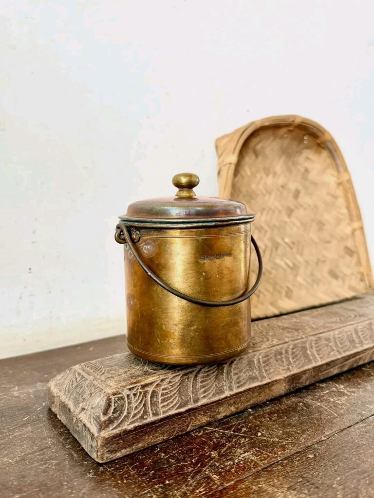 Kumil Thooku Golden Brass