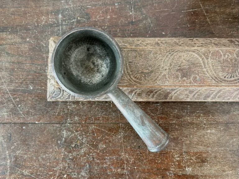 English coffee bean scoop rivited solid rounded hollow holder - Image 2