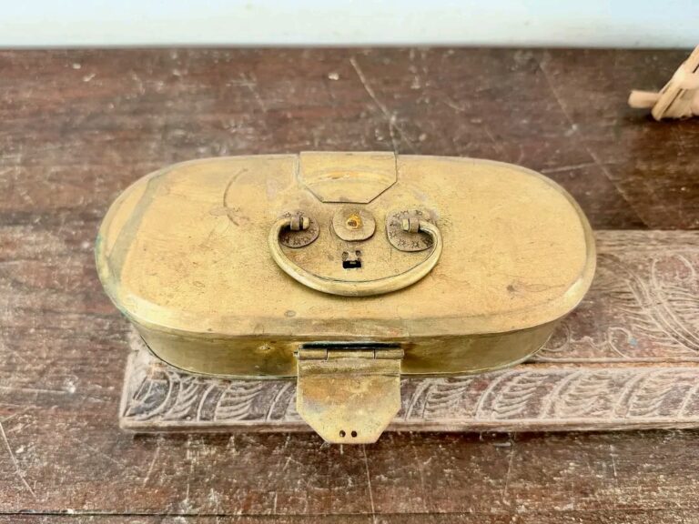 Kerala Oval Vellarika Chellam/ Cucumber shaped Paan Daan or Betel box - Image 4