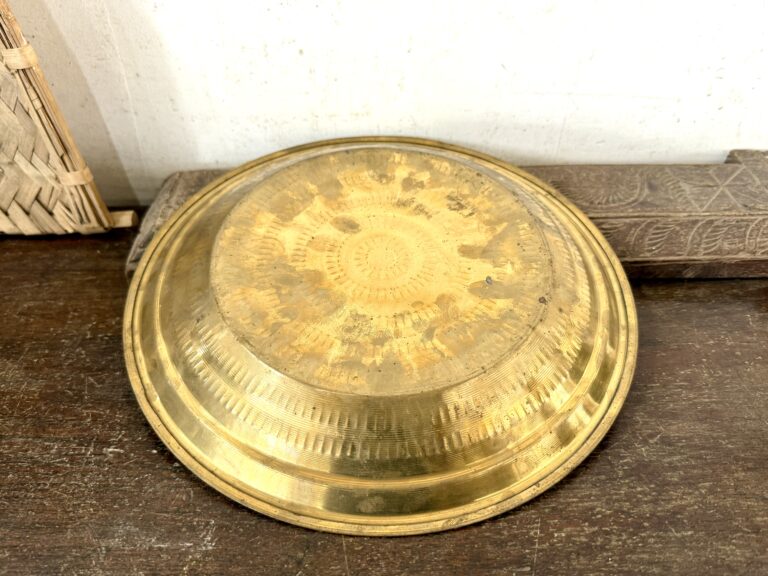 Seer thambalam platter golden brass light cast handmade - Image 7