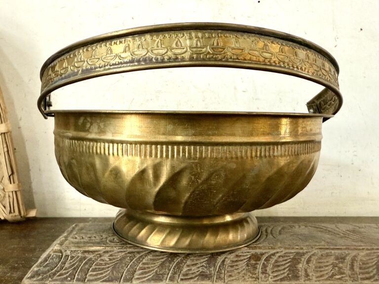 Classic Flower/Fruit basket golden brass handmade light cast fixed base - Image 3