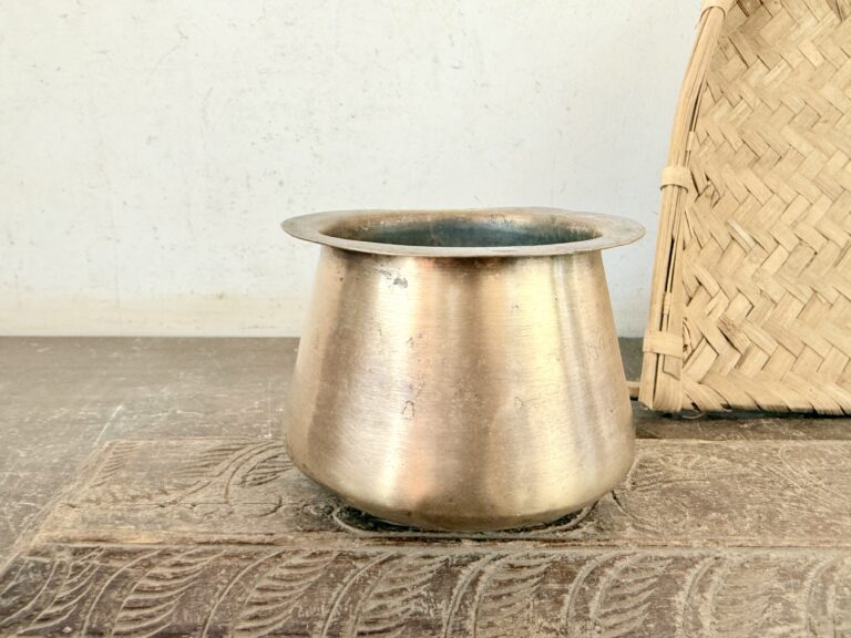 Classic brass Siru nei deksha pot used to store, reheat and serve ghee - Image 2