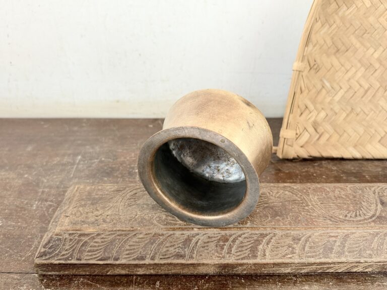 Classic brass Siru nei deksha pot used to store, reheat and serve ghee - Image 3