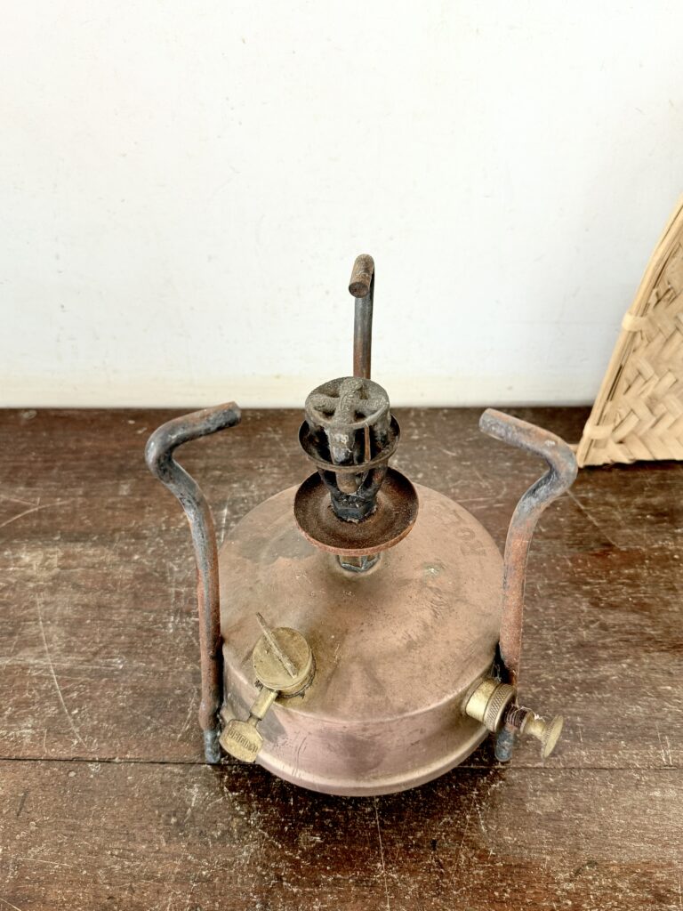Classic vintage standard size brass metal kerosene pressure stove - Image 3
