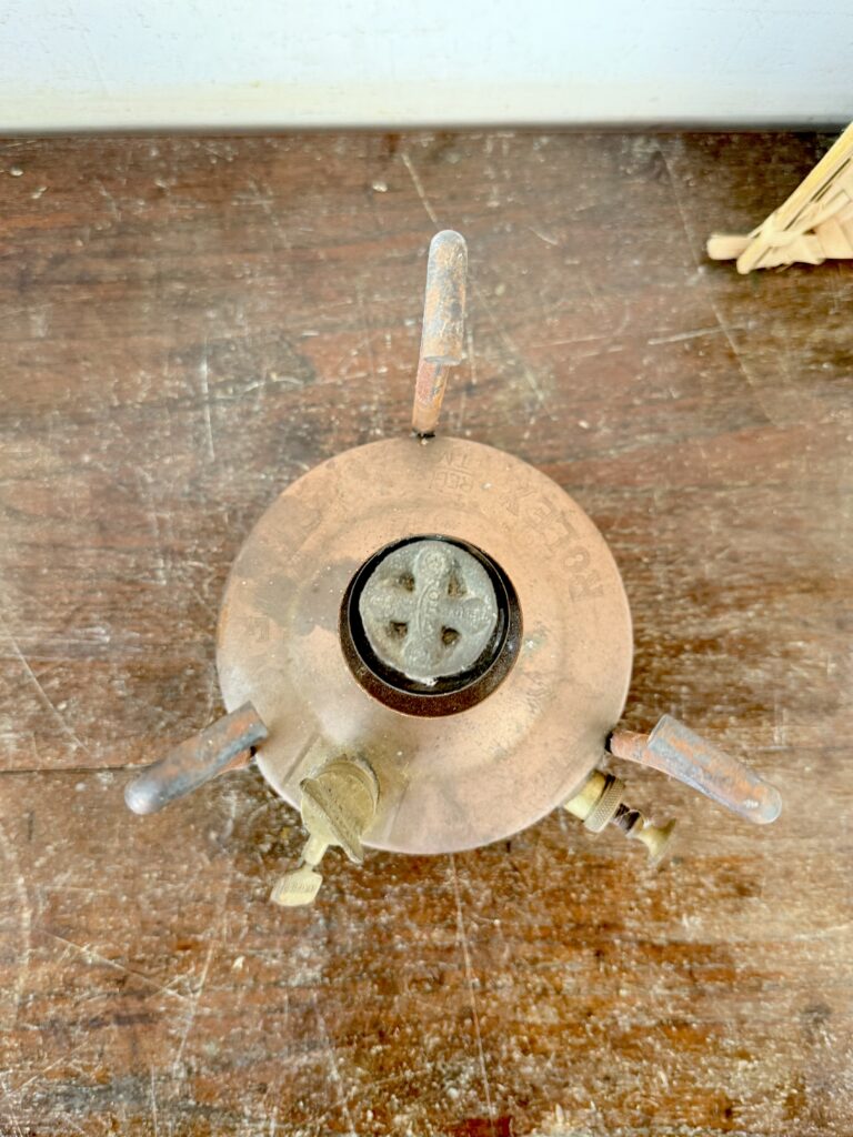 Classic vintage standard size brass metal kerosene pressure stove - Image 4