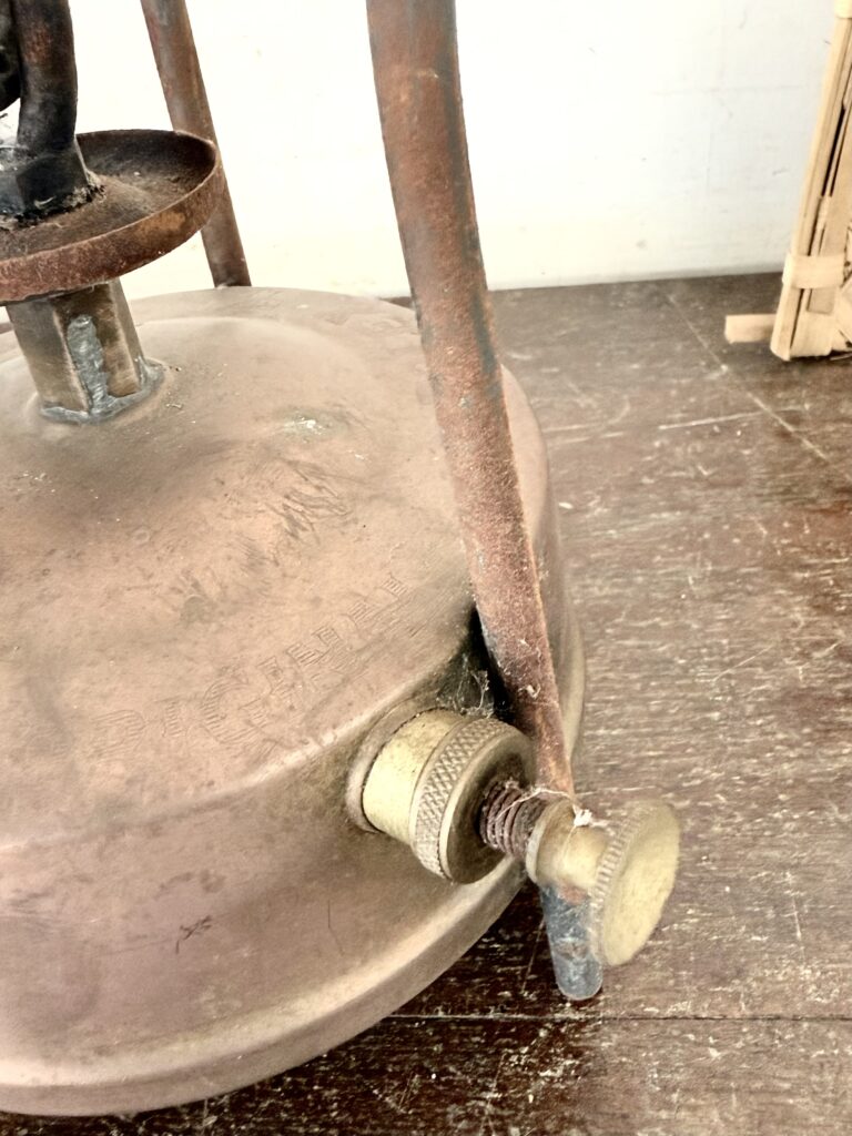 Classic vintage standard size brass metal kerosene pressure stove - Image 6