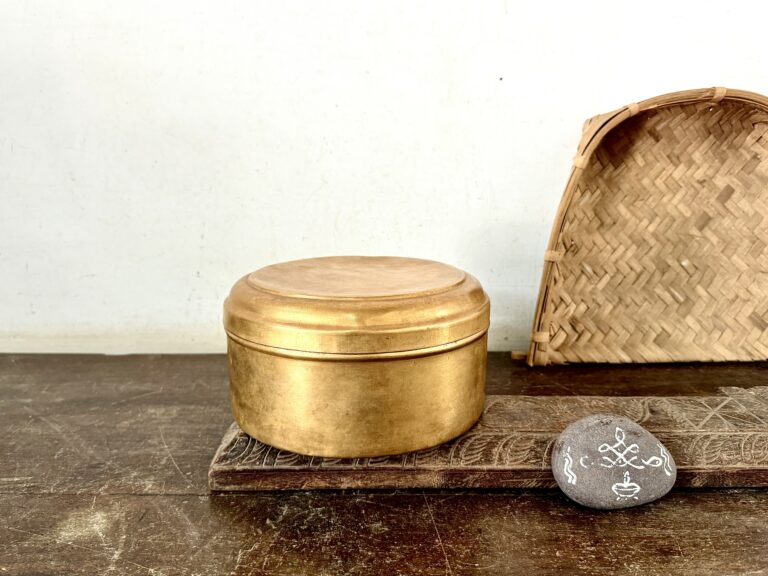 Classic golden brass spice box with 7 deep spice containers - Image 8