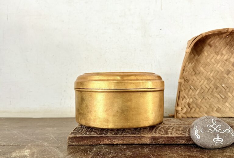 Classic golden brass spice box with 7 deep spice containers - Image 7