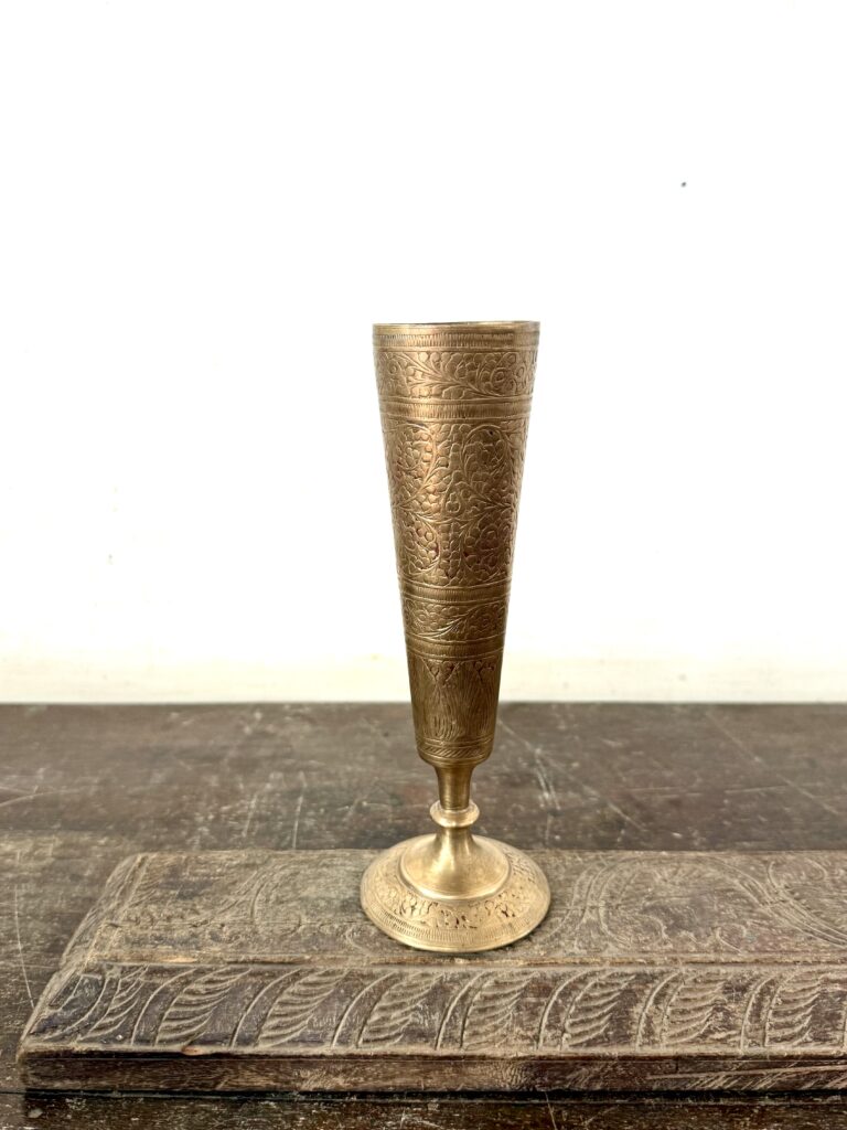 Unique and rare Tulip English bud vase with etched fine detailing pattern golden bronze - Image 2