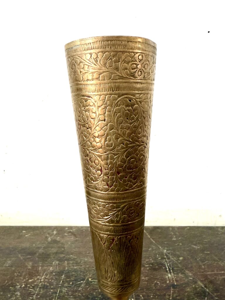 Unique and rare Tulip English bud vase with etched fine detailing pattern golden bronze - Image 4