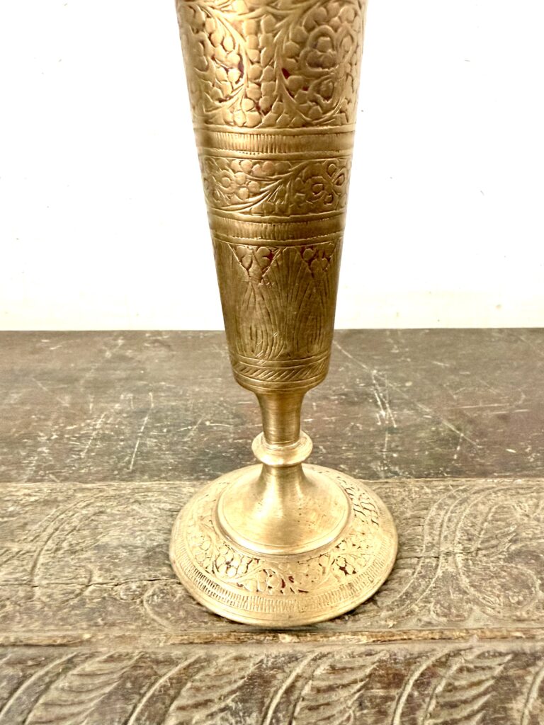 Unique and rare Tulip English bud vase with etched fine detailing pattern golden bronze - Image 5