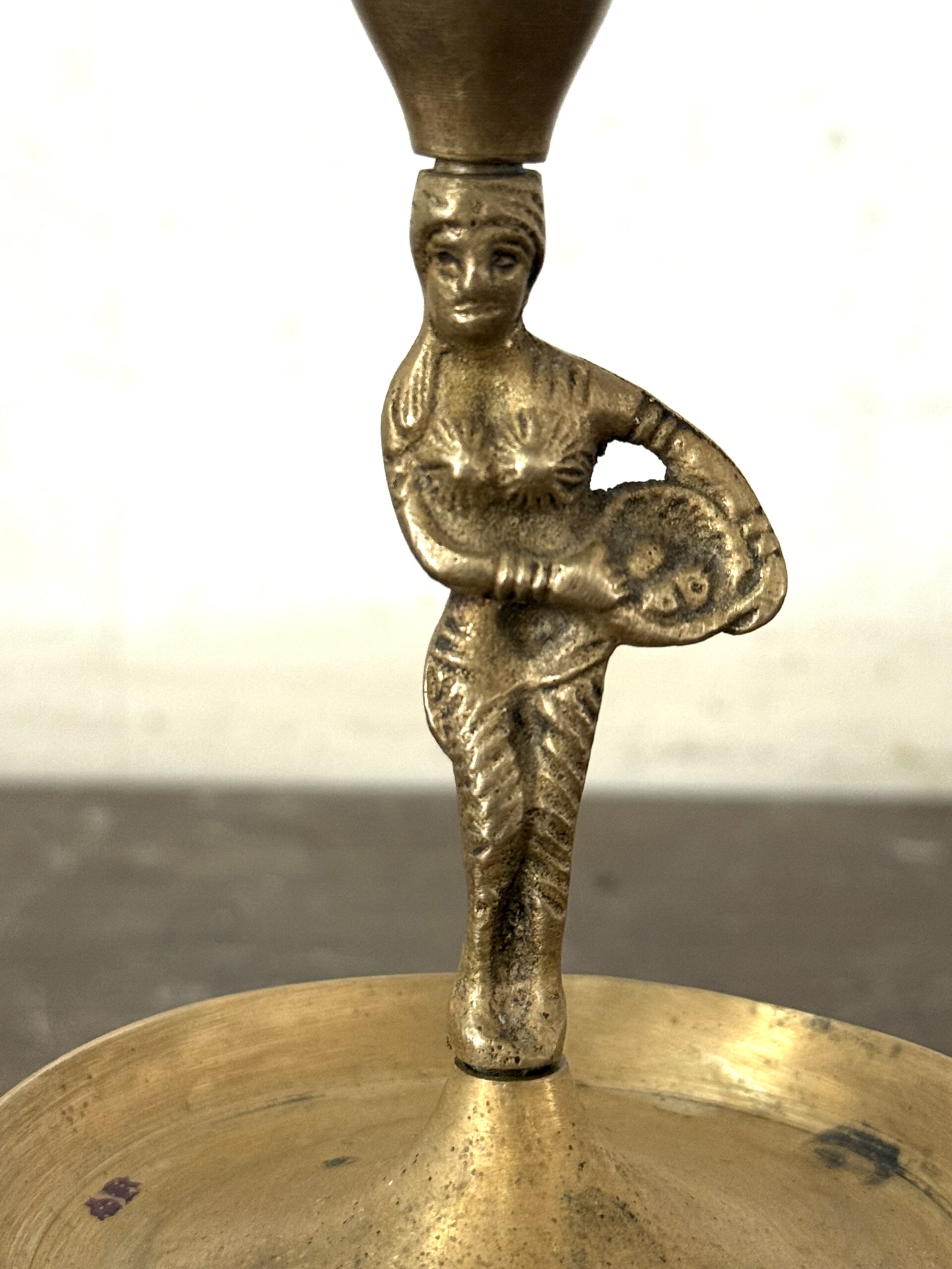 Classic lady with basket brass candle bar from Colonial era - Image 2