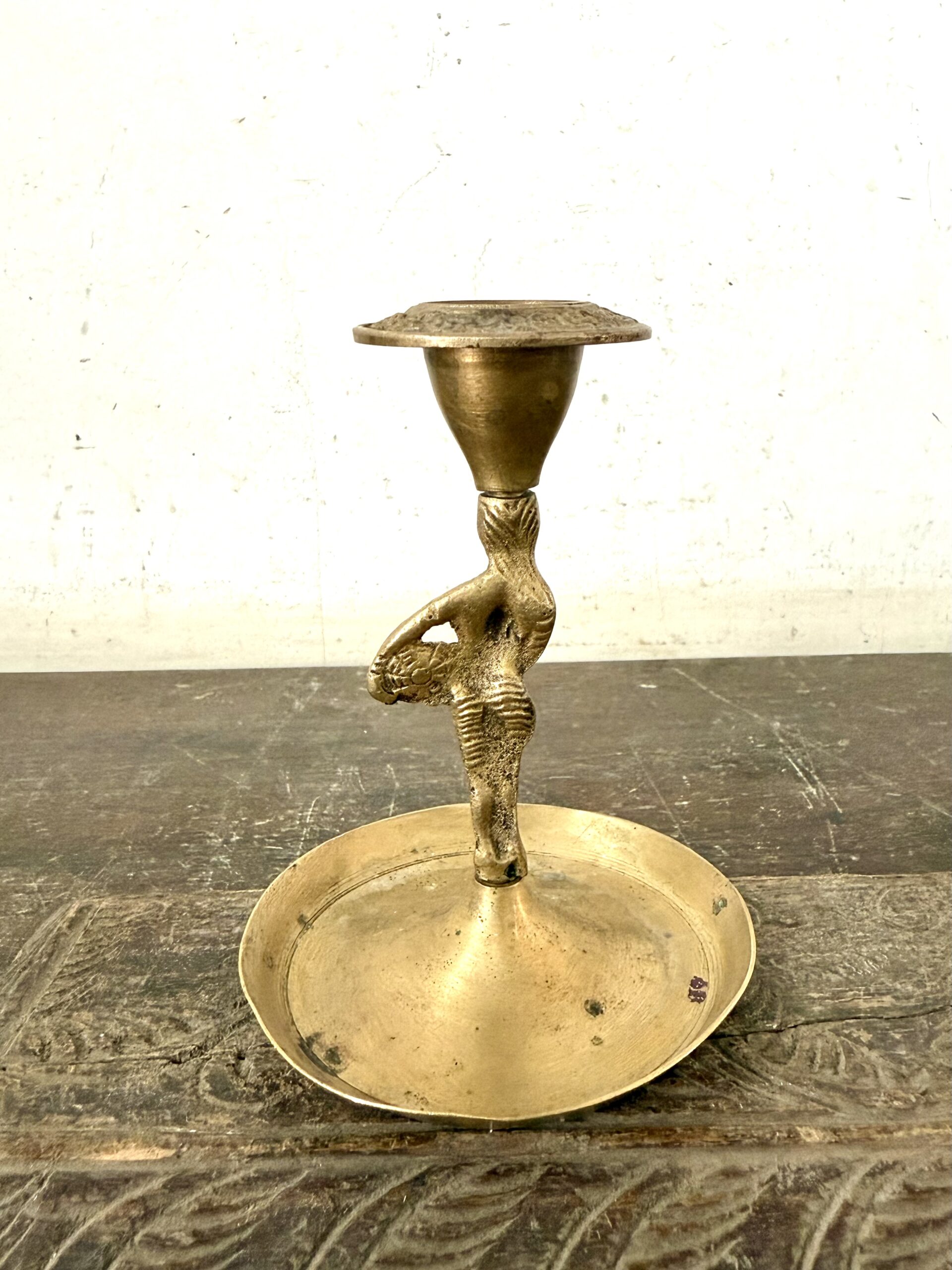 Classic lady with basket brass candle bar from Colonial era - Image 4