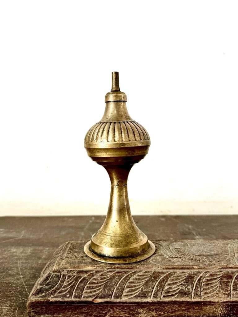 Kerosene ribbed pattern brass lamp unique handmade classic collectible - Image 2