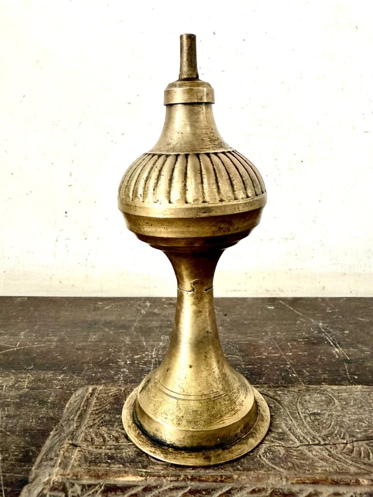 Kerosene ribbed pattern brass lamp unique handmade classic collectible - Image 4