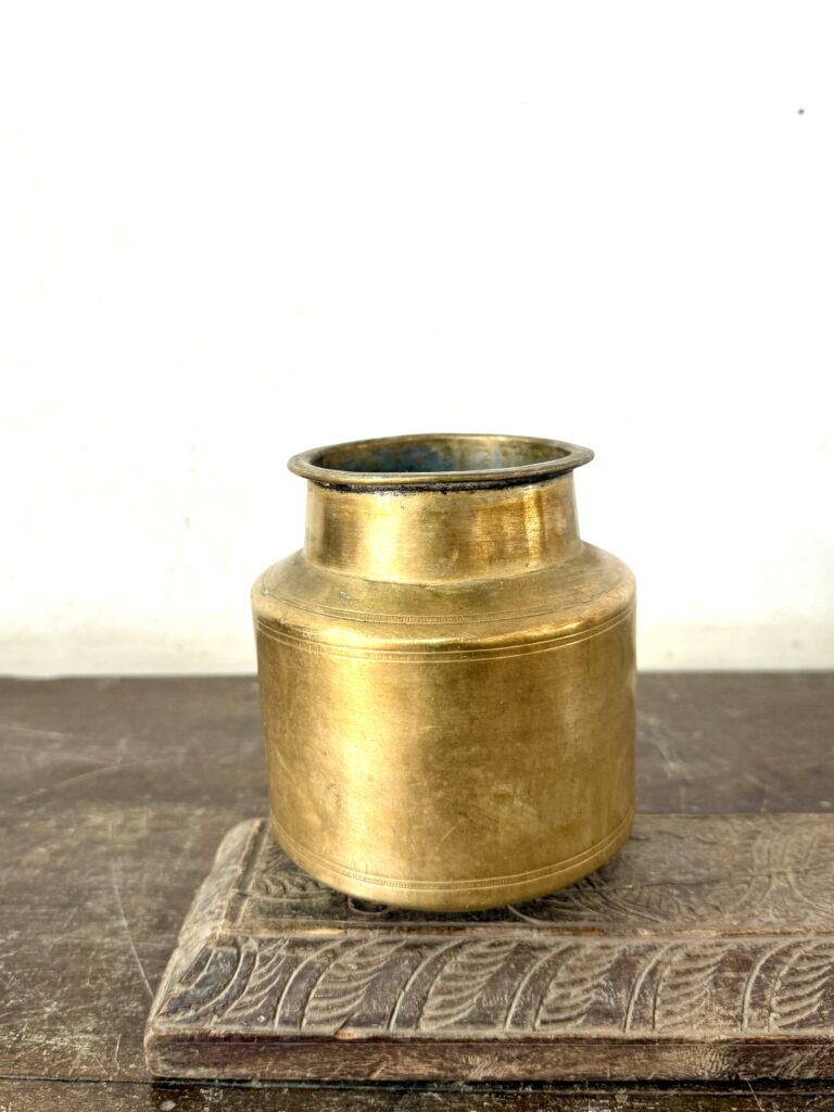 Brass water sombhu classic pattern solid heavy cast handmade collectible - Image 2
