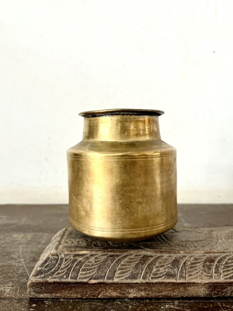 Brass water sombhu classic pattern solid heavy cast handmade collectible - Image 3
