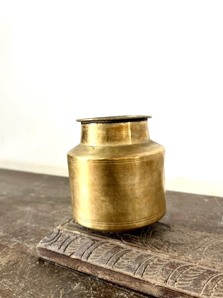 Brass water sombhu classic pattern solid heavy cast handmade collectible - Image 4