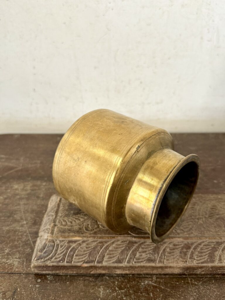 Brass water sombhu classic pattern solid heavy cast handmade collectible - Image 6