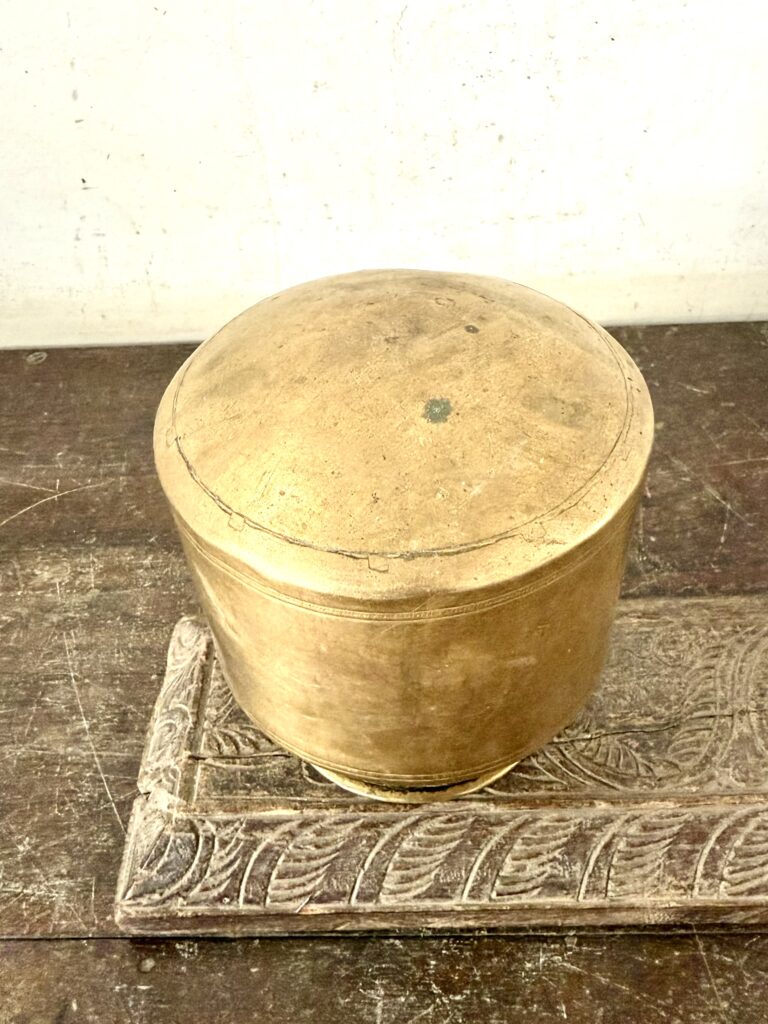 Brass water sombhu classic pattern solid heavy cast handmade collectible - Image 8