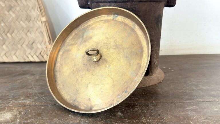Antique brass Tart Sautese with heavy bronze lid set - Image 7